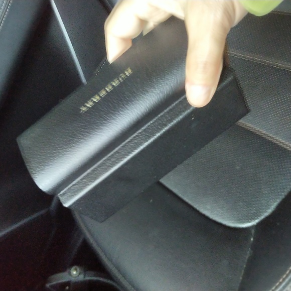 Burberry glasses case. - Picture 3 of 4